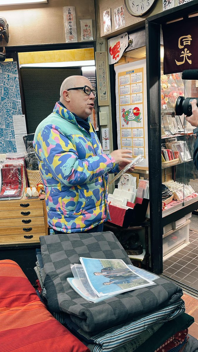 CoppiniCyril's tweet photo. Moteur… Action !
Ça tourne à Shirahama, Osaka, Tokyo…
C'est pour quoi ?
Réponse en février ! (Indice: ce n'est pas pour la télé japonaise)
久々のTV取材が日々続いています。
密着みたいですね。
２月に発表！（ヒント：今回は日本のTVではございません） https://t.co/uTGLvxaYJp