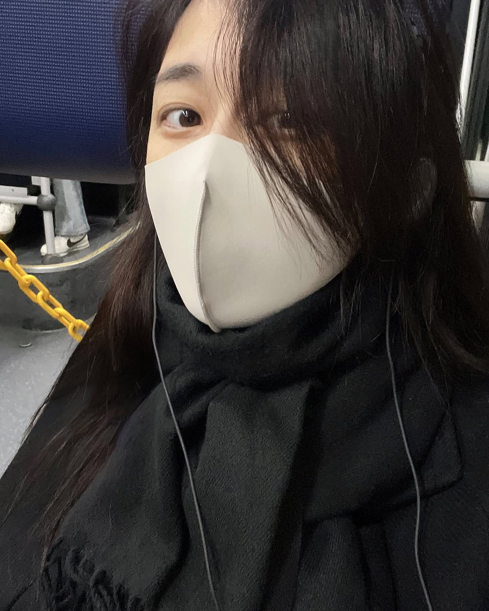 와... 2025년 첫 하나🖤🤍
여전히 수수하고 청순한 생활의 정취가 물씬 풍기는 여자❤️