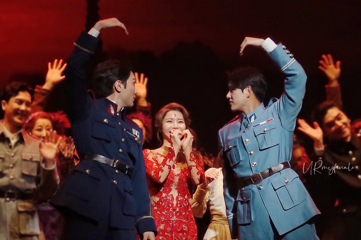 250121 마타하리 커튼콜 
진짜 웃겨 ㅋㅋㅋ
#마마무 #솔라 #김용선 #mamamoo #solar #KIMYONGSUN #윤소호 #노윤