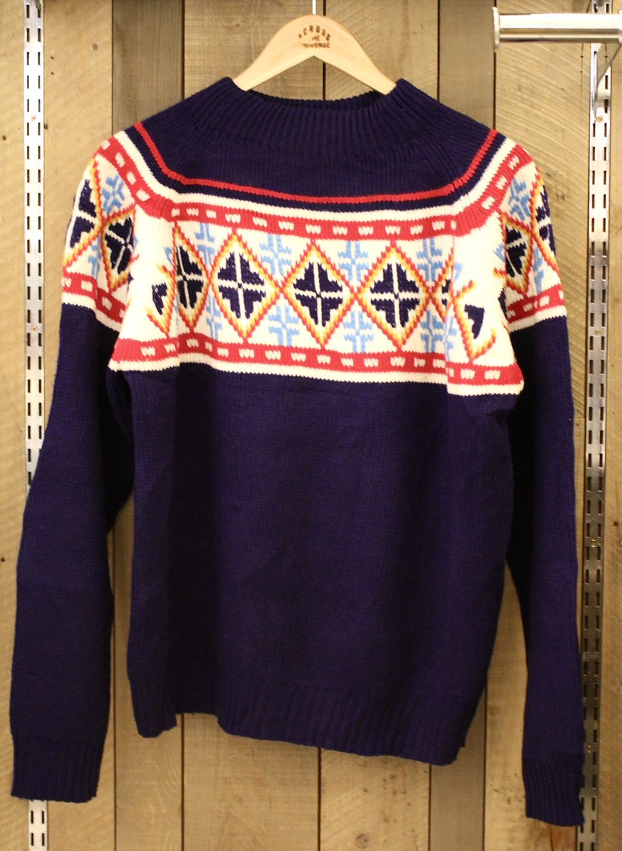 across_1977's tweet photo. 【本日のピックアップ】

80's~90's
JCpennyノルディックセーター

sise:M

おしゃれで暖かみのある
デザインが特徴のセーターになります。
雪をさらに抽象化させた、
レトロな雰囲気も魅力です。

#古着 #jcpenny #セーター https://t.co/eQtq0YW8zM