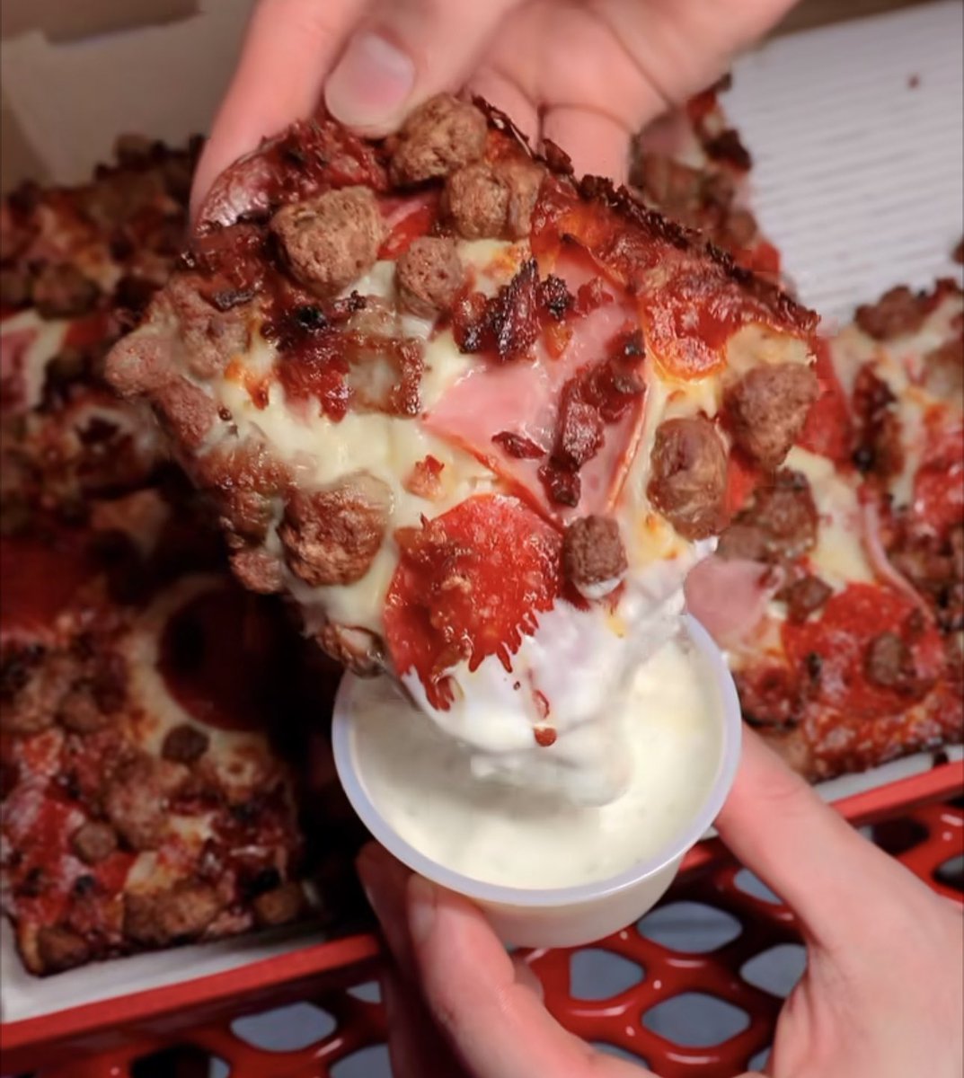 FoodPleaser's tweet photo. Does ranch belong with pizza or no? https://t.co/E1Fxud6WZj