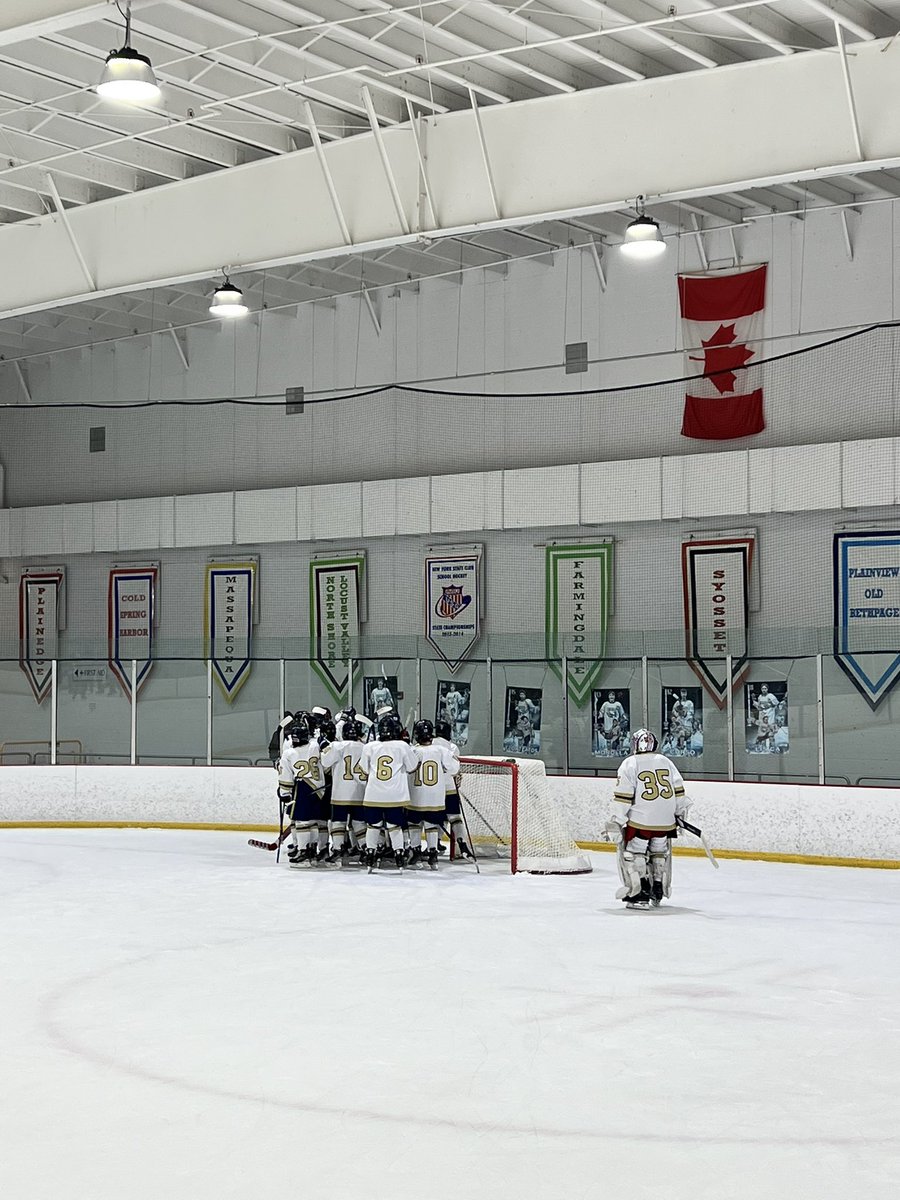 RegateiroBHS's tweet photo. Bethpage Hockey takes down Long Beach on Senior Night, 6-2 your final score! #WeAreBethpage #PagePuck https://t.co/k35I6papB1