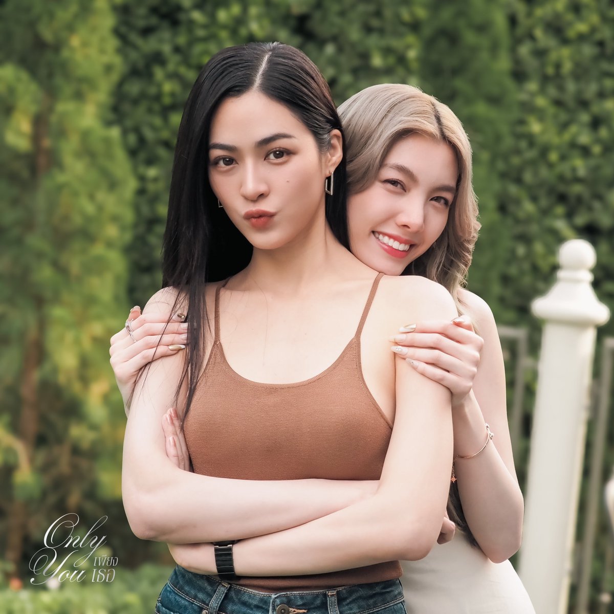 NidNoy_ss's tweet photo. - ฟ้าลดาเอิน 
- ตะวันไอร่า 
- หลิงออม 

👭💕

#หลิงออม #LingOrm #ใจซ่อนรัก 
#เพียงเธอ #OnlyYouTheSeries https://t.co/XgWHtgwJra