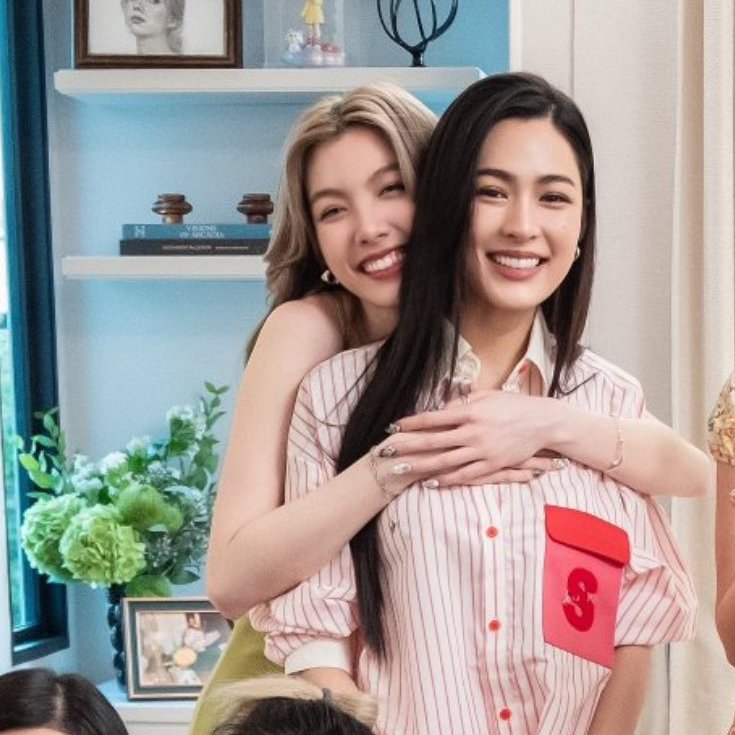 NidNoy_ss's tweet photo. - ฟ้าลดาเอิน 
- ตะวันไอร่า 
- หลิงออม 

👭💕

#หลิงออม #LingOrm #ใจซ่อนรัก 
#เพียงเธอ #OnlyYouTheSeries https://t.co/XgWHtgwJra