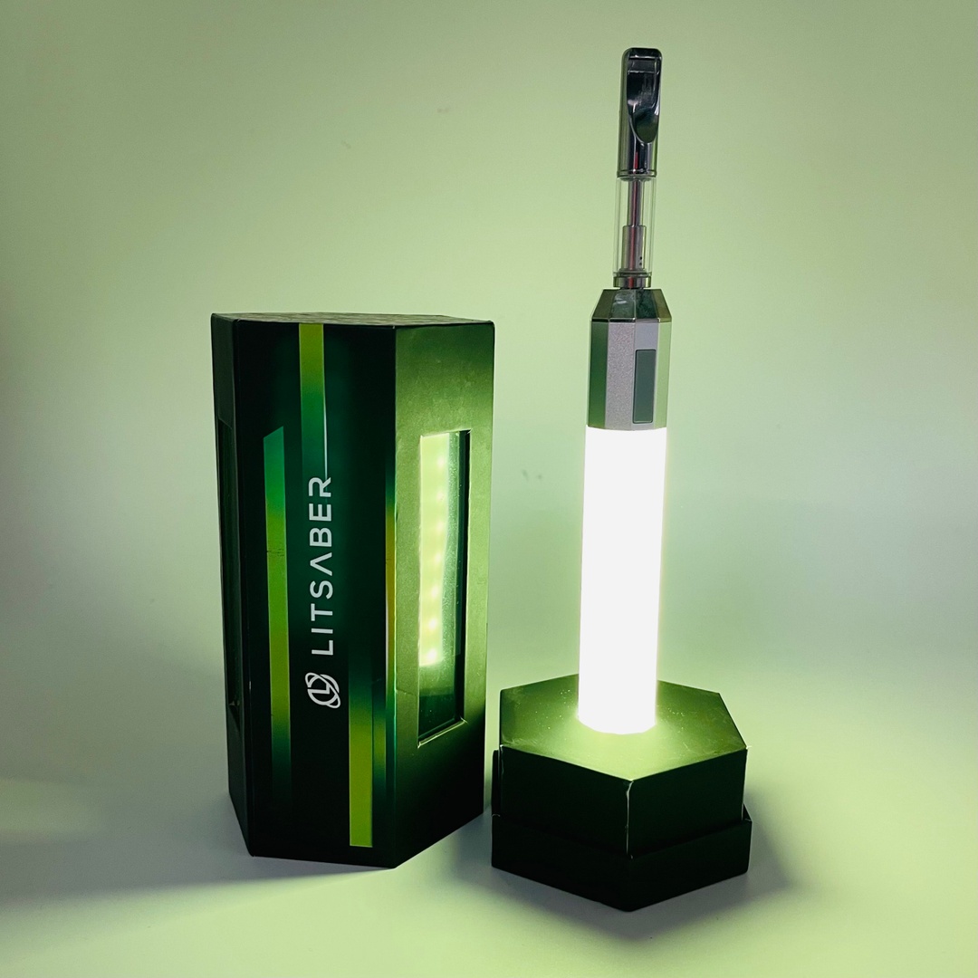 get_litsaber's tweet photo. Unbox the glow. ✨ Your LitSaber awaits—ready to light up and help you stand out wherever you go. 🌌 

#LitSaber #GlowOnTheGo #UnboxTheGlow #glowsticking #rave #edm #raveaccesory https://t.co/YajakPZQEg