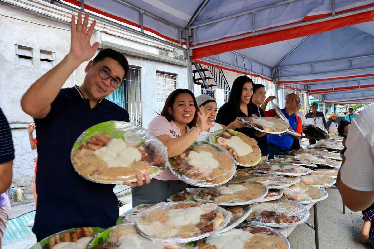 IloveTaguig1's tweet photo. Naging memorable ang #FamilyFunDay sa Brgy. Katuparan at Brgy. Central Signal!โค๐
Naki-family time ang Team TLC, kasama sina Cong. Ading Cruz Jr. at ABC President, Kap. Jorge Bocobo sa masayang Family day, #TaguigueรฑoStyle!
#FamilyFunDayTaguig
#ILoveTaguig
#TeamTLC https://t.co/o5Dugl8e0E