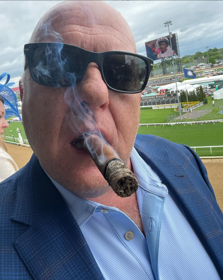 HankBreakin_Bad's tweet photo. #kentuckyderby https://t.co/nv7j4iNKic
