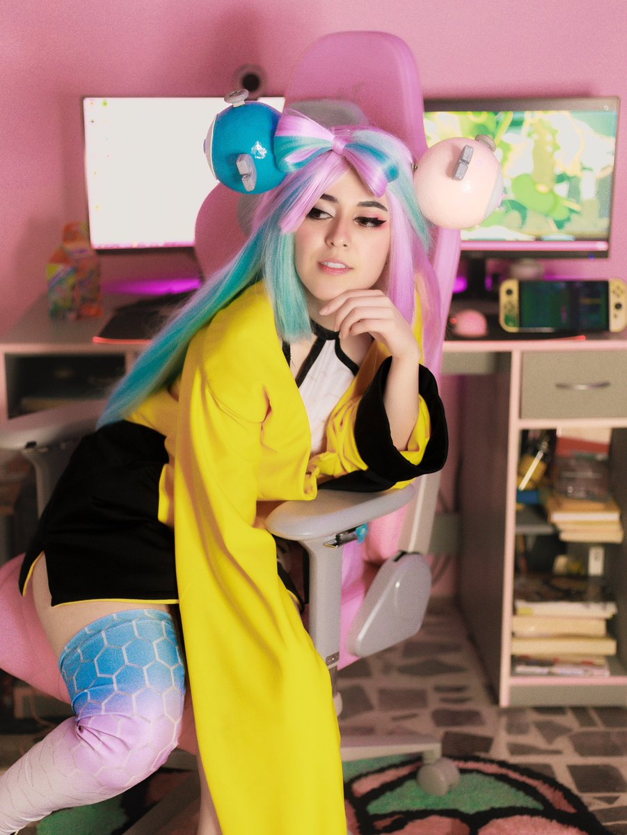 Kharol.cos tweet media