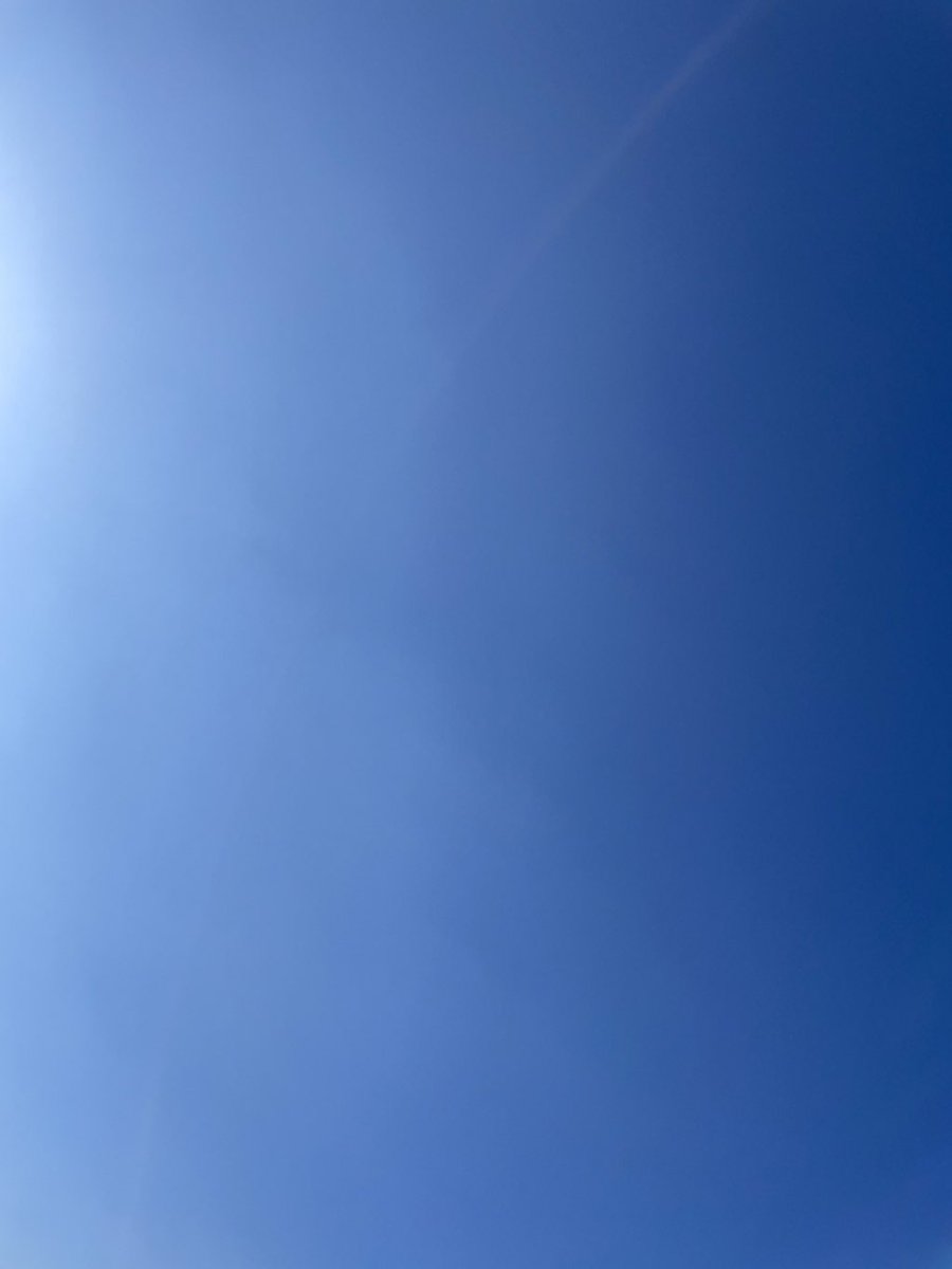 구름 한 점 없이 하늘이 참 맑더라
고생했어