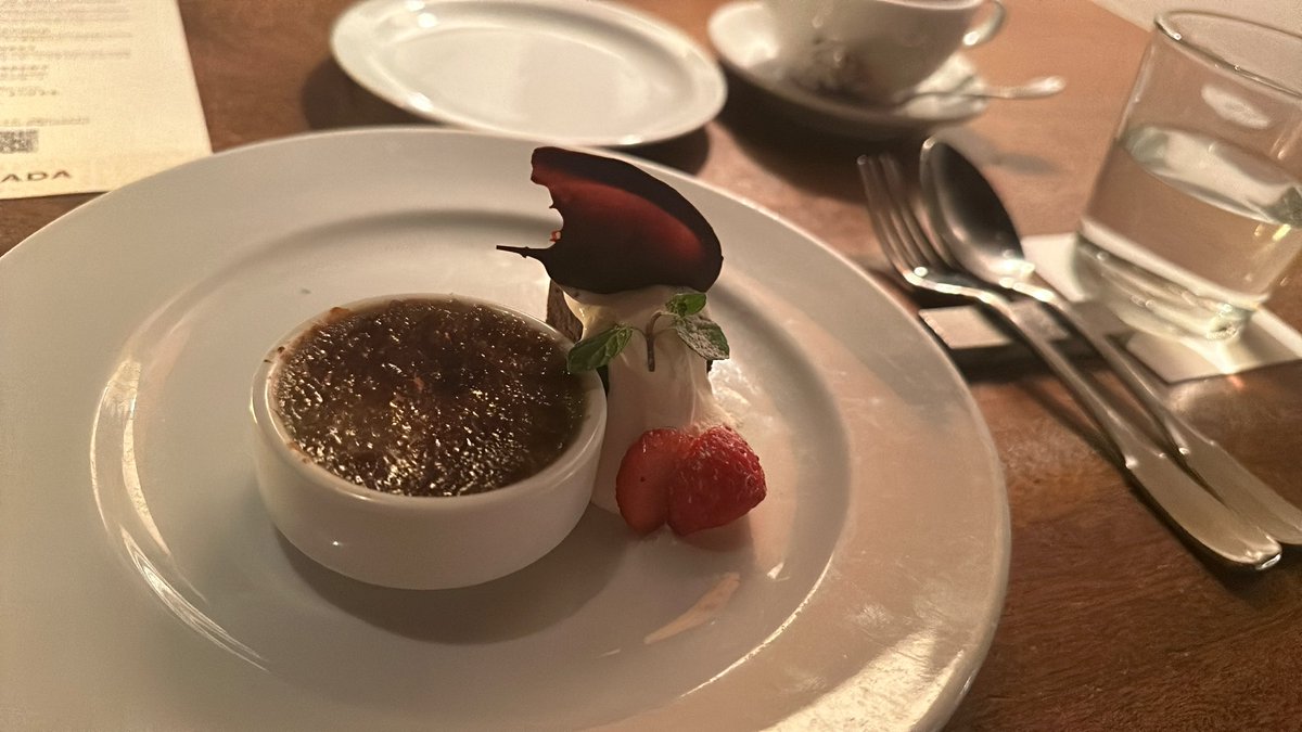 RokMemory's tweet image. 友達の誕生祝いでCICADAへ🥂

こういう場所行くの初めてで、少し緊張したけどリラックスできて楽しめたよー！

料理美味しすぎるし、店員さんも丁寧な説明と所作というか気遣いの按配が良かったおかげもあって良い時間を過ごせました

尊敬し合えるってｲｲﾈ!
2025年もお互い目標に向かって頑張ろー！