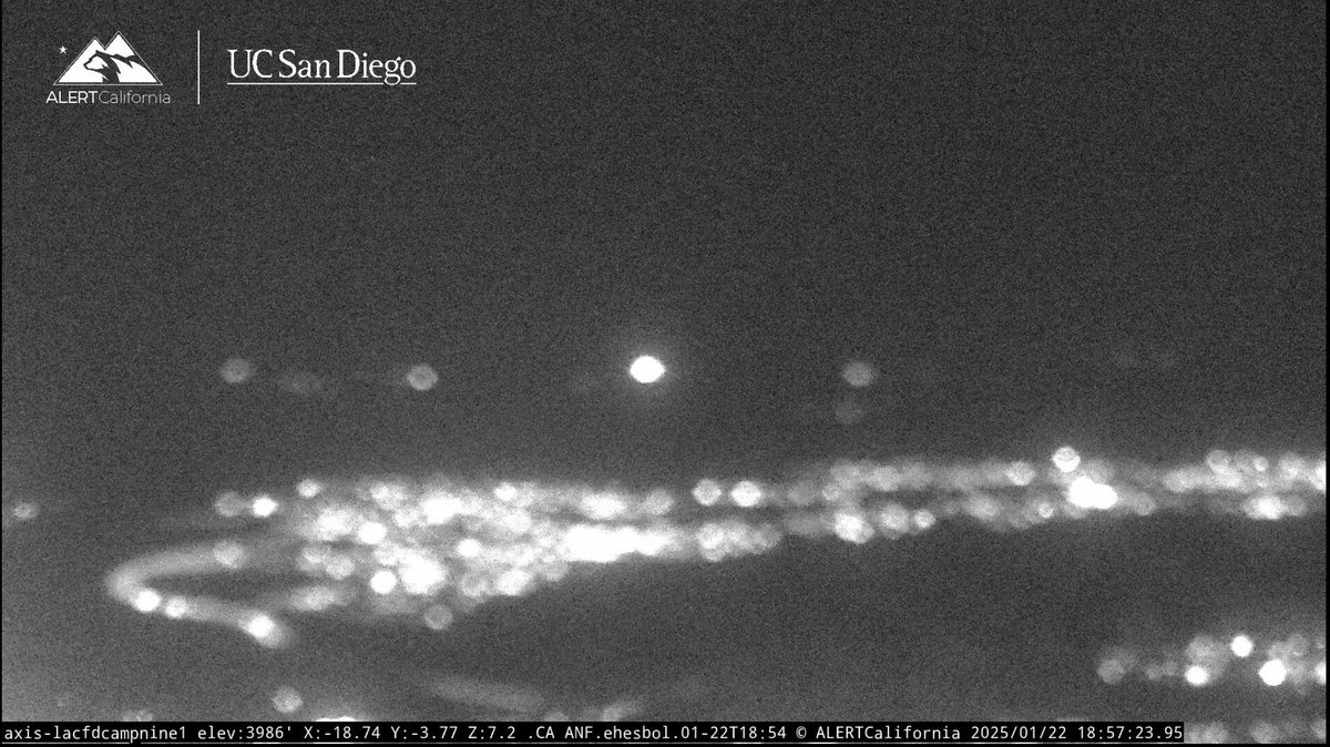 CaliFireTracker's tweet photo. We are now tracking the #BouquetFire, unknown size with smoke showing, an first alarm is en route. https://t.co/JcIpAyCpG3