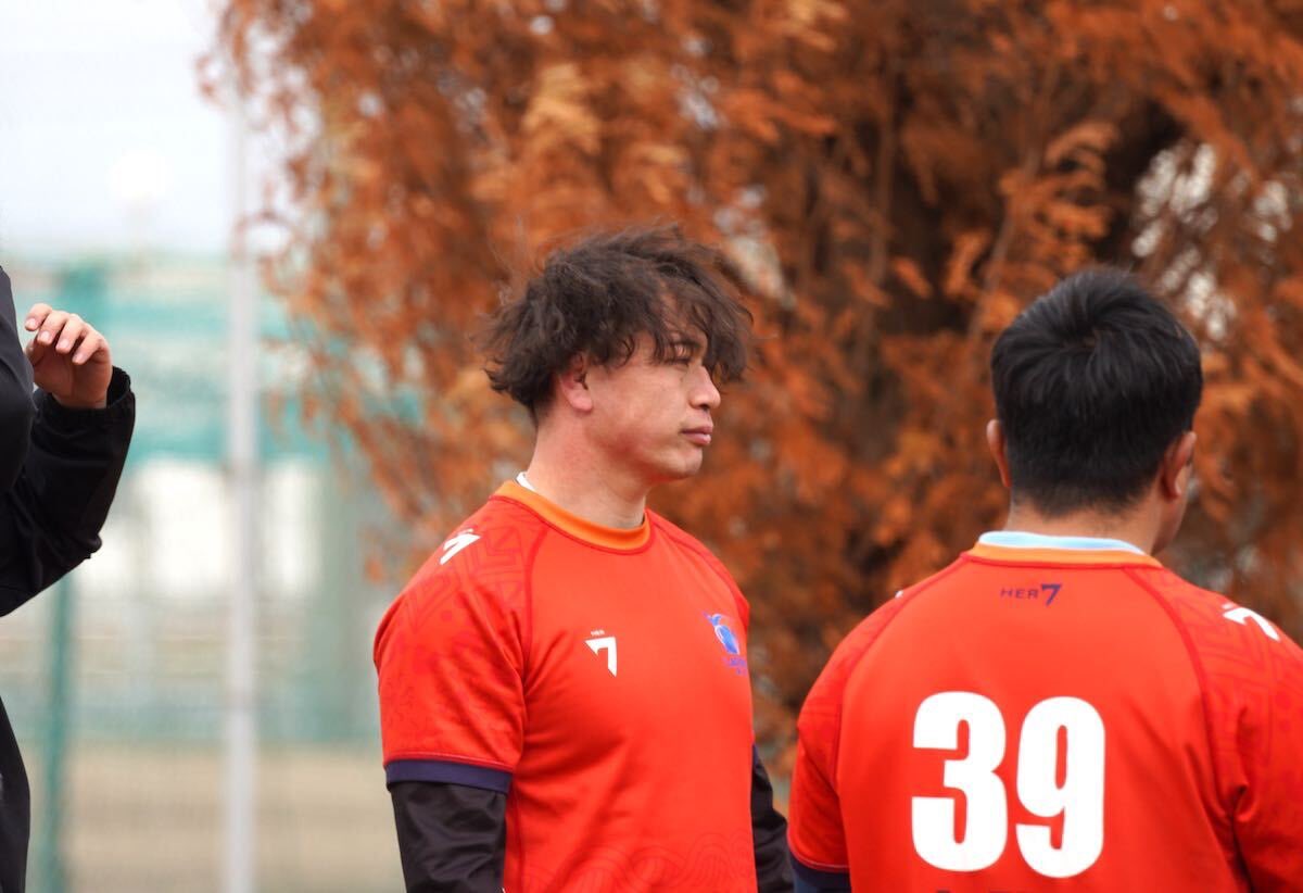 📝#番記者ポスト/チームの裏側📸

#ルリーロ福岡 で、"マイケル"と呼ばれる二枚目が話題だ。その正体は、FLの #殿元政仁。第4節のWG昭島戦で敗北するも今季自身初のトライを決め、一矢報いた。