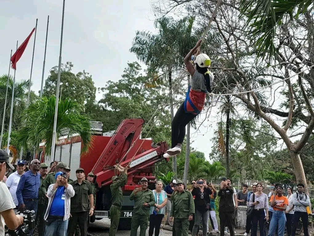 maybetanco1's tweet photo. Más imágenes del #Bastion2025 en @UCMHolguin en #Holguín #Cuba 🇨🇺 con el fin de que el estudiantado adquiera habilidades para la defensa  #HolguinSi @MINSAPCuba @radioangulo @japortalmiranda https://t.co/q4ePrl9X9C