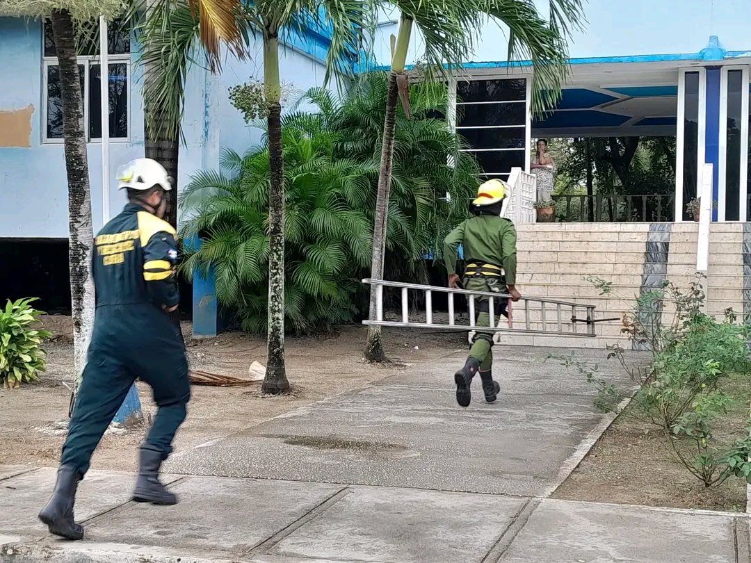 maybetanco1's tweet photo. Más imágenes del #Bastion2025 en @UCMHolguin en #Holguín #Cuba 🇨🇺 con el fin de que el estudiantado adquiera habilidades para la defensa  #HolguinSi @MINSAPCuba @radioangulo @japortalmiranda https://t.co/q4ePrl9X9C