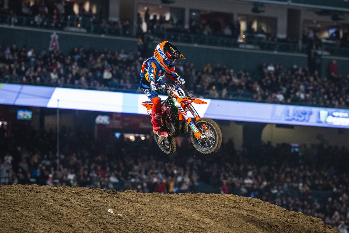 RideDunlop's tweet photo. Every kids dream…
Dunlop is proud to support the @ktmusa Junior Racing Supercross Program! Each bike is fitted with Dunlop Geomax MX53 tires!
Look for them this weekend at A2!
#RideDunlop #RaceDunlop #Supercross #KTMJRSX #ReadyToRace #KJSC #KTM #Dunlop #Geomax #MX53 https://t.co/DvwyLagcFS