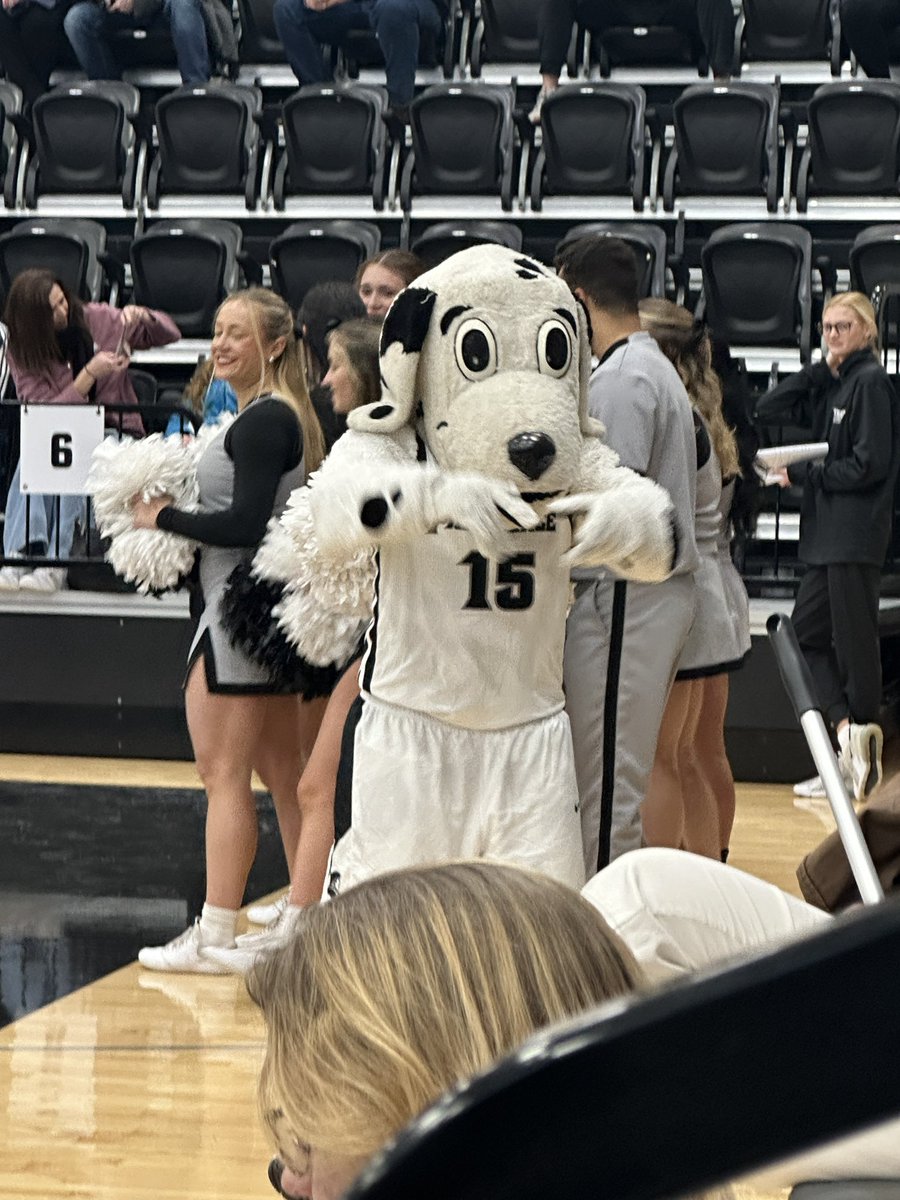 Dmm74's tweet photo. Our Kennedy 3rd Grade students had a great time today at the Providence College Women’s Basketball game! 🏀 Thank you PC Friars!! @ElementaryZone @pvdschools https://t.co/l7dmcK6KwB
