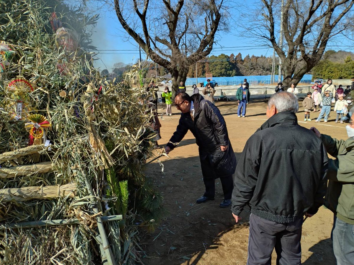matsumarun's tweet photo. 守谷市内各地で行われた「あわんとり」「どんど焼き」に御呼ばれされ出席しました。
1，2枚目は西板戸井地区、3，4枚目は高野地区となります。
＃あわんとり
＃どんど焼き https://t.co/BhHb8DKVUr