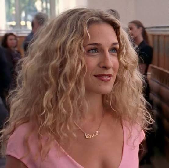 Fashionismo's tweet photo. o cabelo na season 2 era extraordinário https://t.co/j8JEOtxoTq