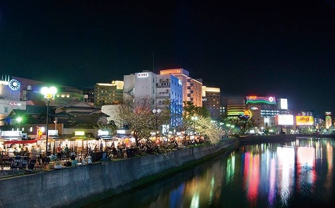 bozu_108's tweet photo. 住みたい都道府県ナンバーワンは？選手権

最優秀賞
ショッピング街と飲み屋街が徒歩圏内。車で1時間も行けばインスタ映えスポット&amp;グルメと、ついでに手榴弾もみつかる福岡県福岡市 https://t.co/XRWGMmoKTy