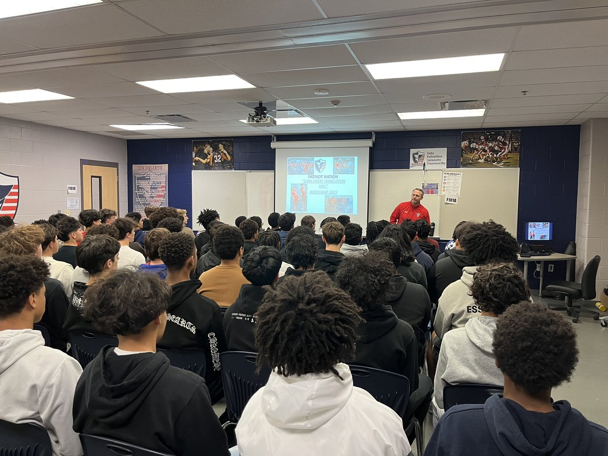 Classroom season is upon us! Locked in and fired up about boot camp ! Thank you <a href="/Omaarriii/">Omari Frazier🗣</a> for your words of wisdom and encouragement as we continue the traditions of #PatriotNation #EETEDT <a href="/JudsonISD/">Judson ISD 🍎</a> <a href="/JISD_ATHLETICS/">Judson ISD Athletics</a> <a href="/SAVeteransHS/">Veterans Memorial High School</a>