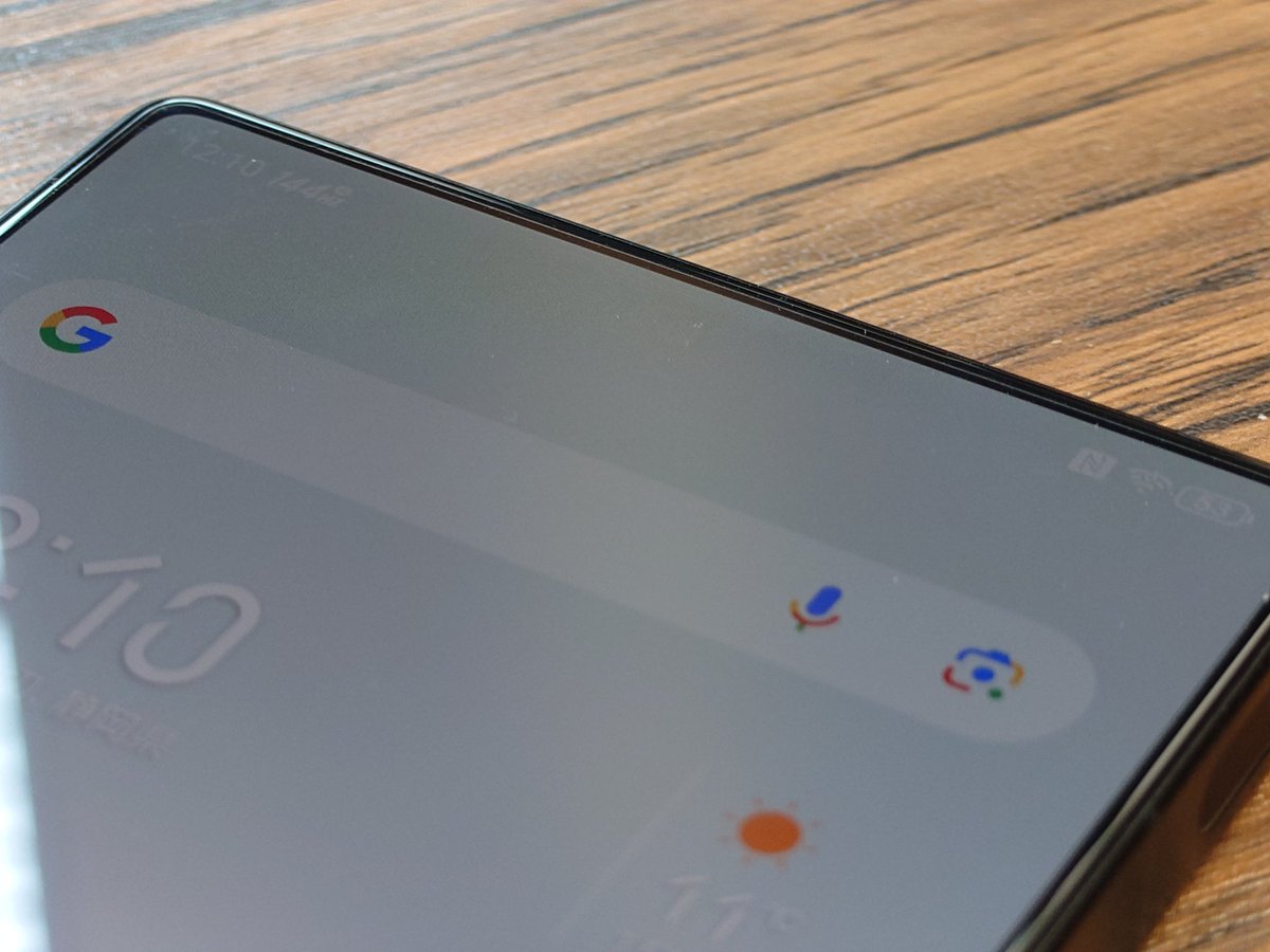 REDMAGICはゲーミング云々よりもこの背面フラット、アンダーディスプレイカメラまったくわからんのが最高。