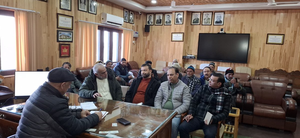 CSMagam's tweet photo. We are grateful for the supportive meeting led by Mohd Abdullah Dar  with Hon'ble MLA Beerwah Dr. M Shafi &amp; Director Health Dr. Jehangir Bakshi! They assured to address the long-pending demands of a trauma hospital &amp; upgradation of CHC Magam. #WeDeserveBetter #HealthcareForAll https://t.co/AvJAnYA1bI