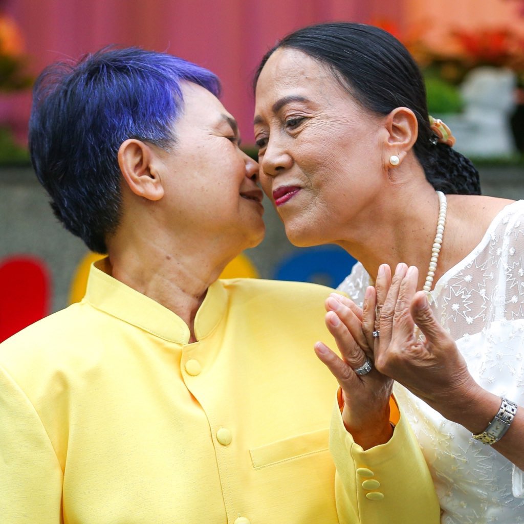 boyslovehub's tweet photo. 🏳️‍🌈 The first couple to officially tie the knot after the Marriage Equality Law took effect in Thailand are two inspiring women!

Sumalee (64) and Thanaporn (59) have waited for recognition since 2010. They traveled early in the morning to register their union. #สมรสเท่าเทียม https://t.co/Oex5z5bI0r