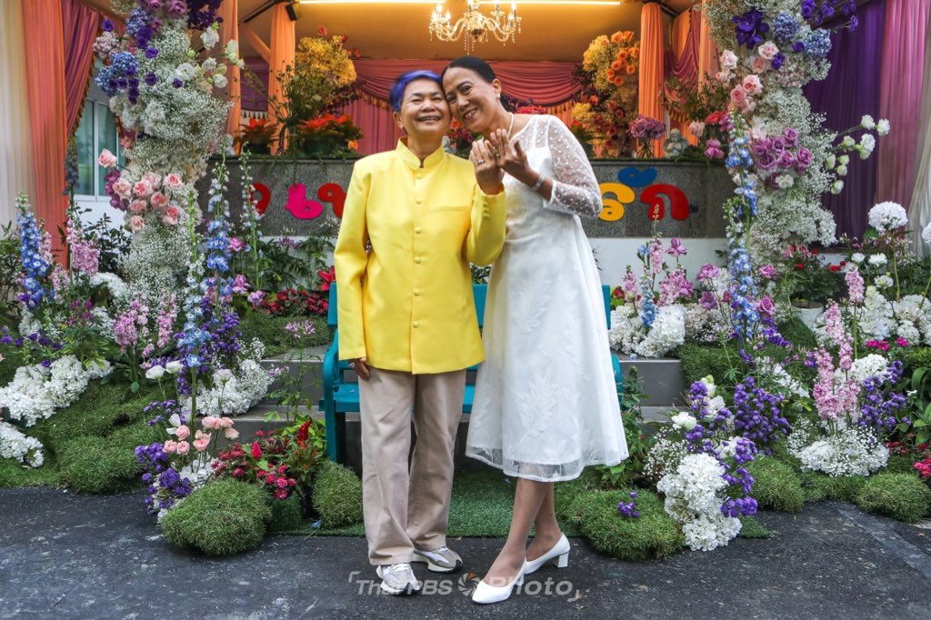 🏳️‍🌈 The first couple to officially tie the knot after the Marriage Equality Law took effect in Thailand are two inspiring women!

Sumalee (64) and Thanaporn (59) have waited for recognition since 2010. They traveled early in the morning to register their union. #สมรสเท่าเทียม