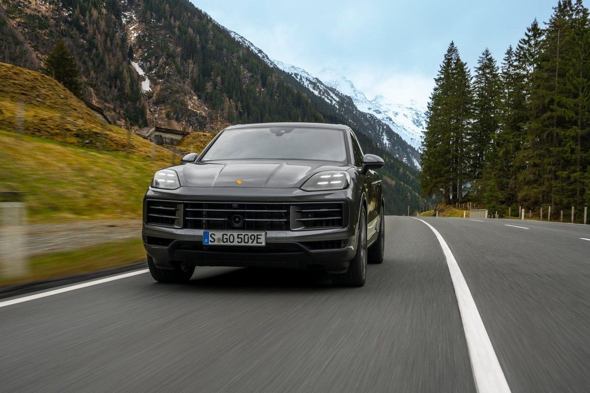 Porsche Cayenne E-Hybrid (2025) review 

"the E-Hybrid is the Cayenne of choice for most, and praise doesn’t really come much higher than that."

Find out more in our review.
completecar.ie/car-reviews/ar…