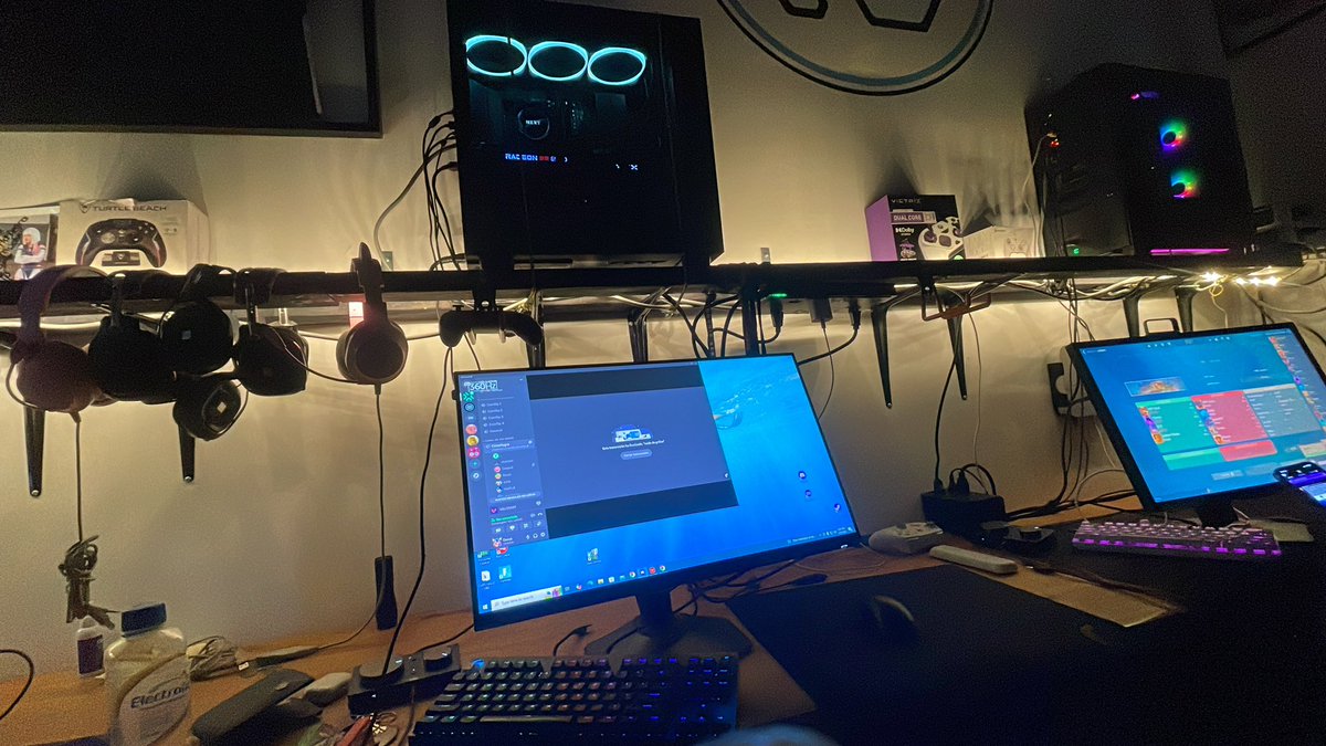 PASAMOSS A LIGA 3x2 .<a href="/AntaresValorant/">Antares</a> 

Al fin puedo twittear ya que estamos en liga 😀👍

Gracias <a href="/CintaNegraGC/">CINTANEGRA Esports</a> <a href="/Mi_Jefita_/">Mi jefita 🥋 CintaNegra</a> por sus instalaciones ❤️.