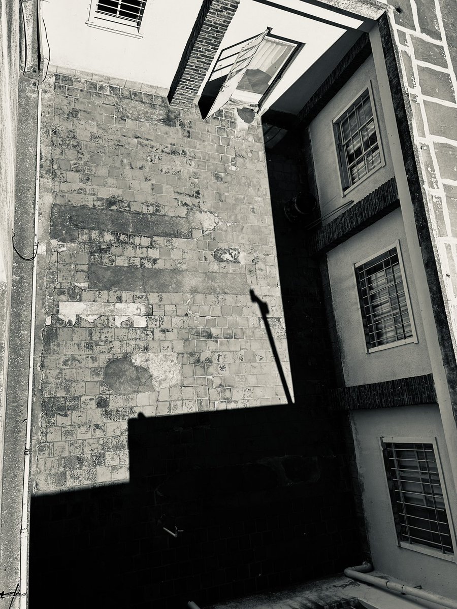 avilitadani's tweet photo. Primer  Carrusel  Monocromático del 2025
…  “No, que no soy yo quien te echa de menos, que son mis lugares, que yo te olvidé pero vuelven”… ➡️@AlejandroSanz @Residente  #carrousel #monocromatico #photo #artgallery #lovephotography📷 #hotel #fotografia #blackandwhite #monochromatic