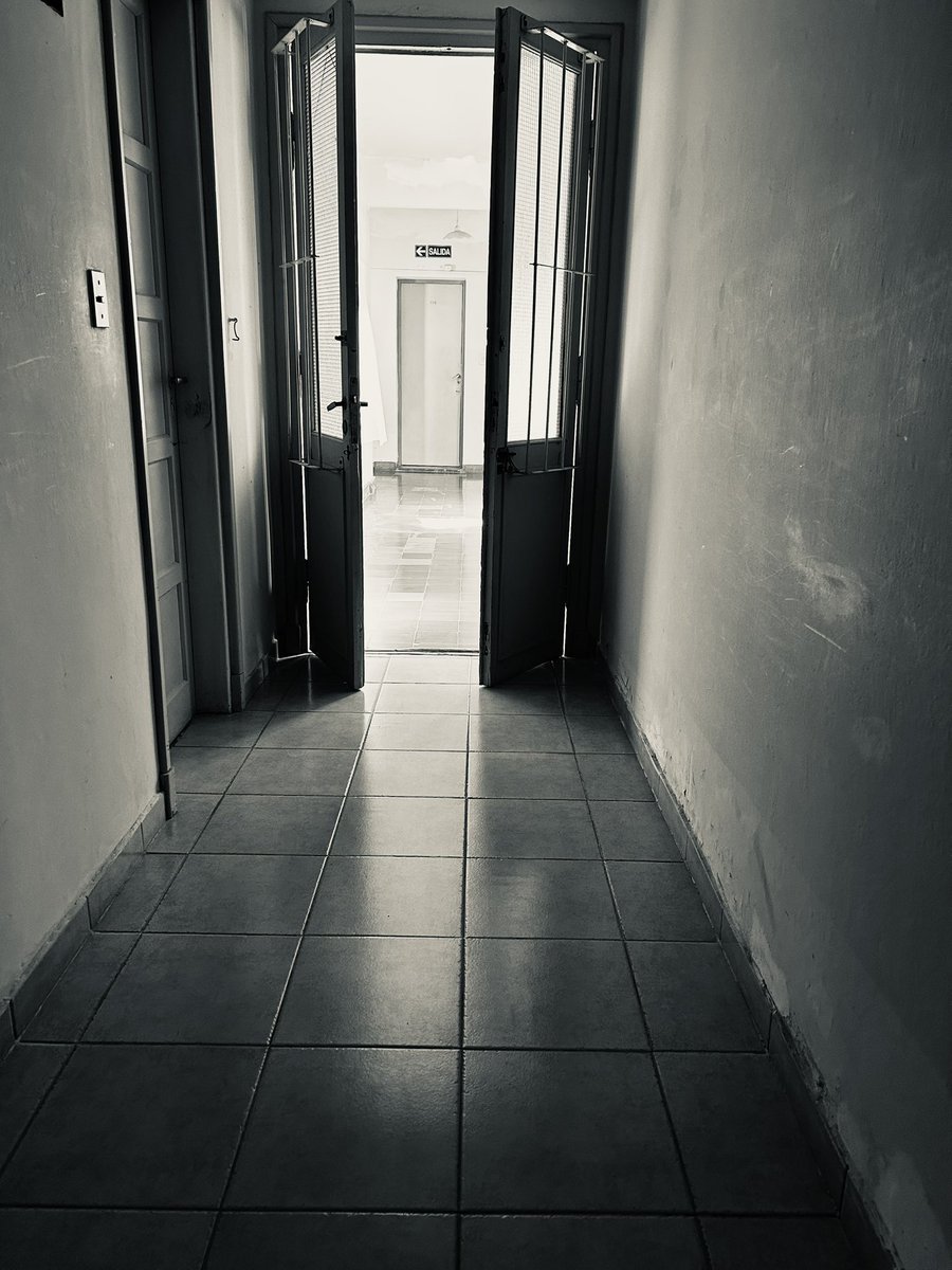 avilitadani's tweet photo. Primer  Carrusel  Monocromático del 2025
…  “No, que no soy yo quien te echa de menos, que son mis lugares, que yo te olvidé pero vuelven”… ➡️@AlejandroSanz @Residente  #carrousel #monocromatico #photo #artgallery #lovephotography📷 #hotel #fotografia #blackandwhite #monochromatic