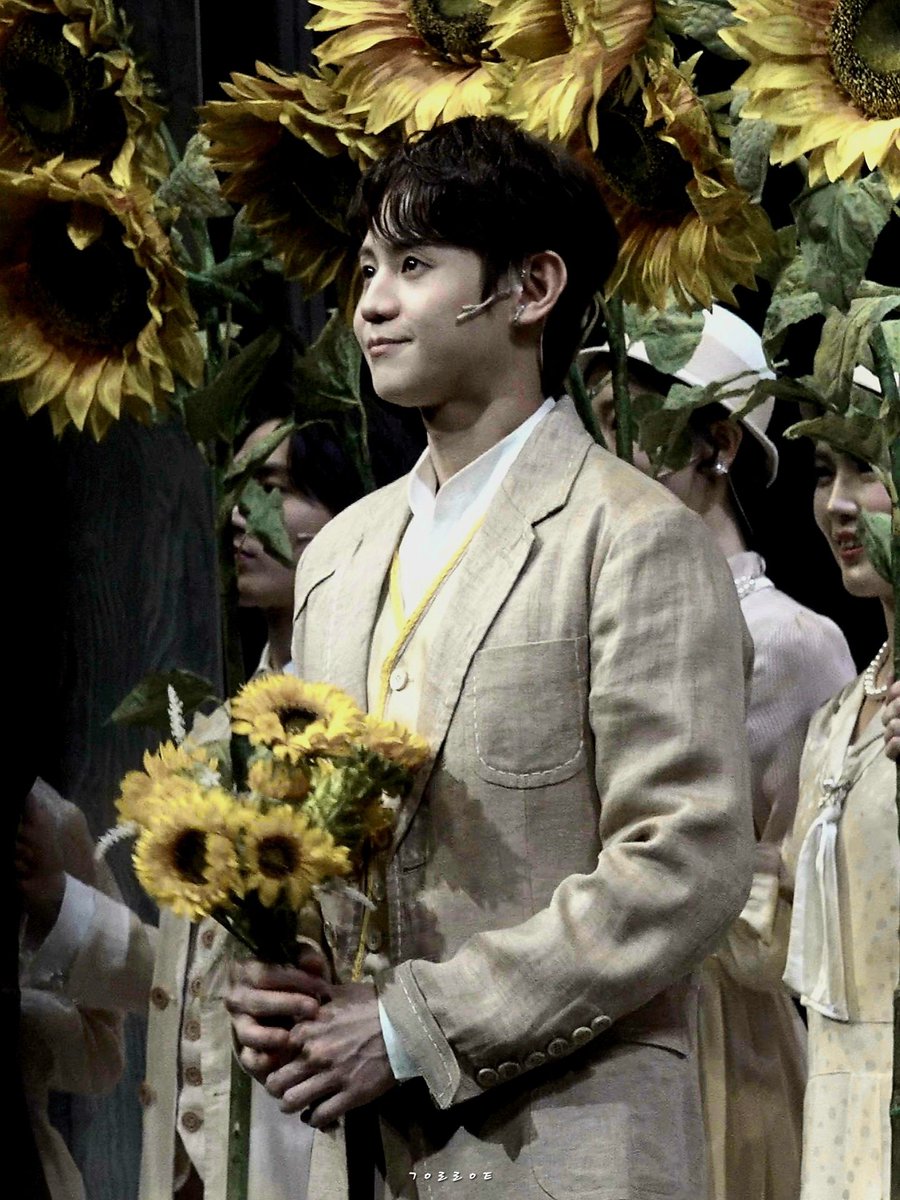 laze_light's tweet photo. 🌻250122 베르테르 커튼콜 🌻

#양요섭 #요섭 #YANGYOSEOP
#하이라이트 #HIGHLIGHT
#비스트 https://t.co/XFRDRixBLW