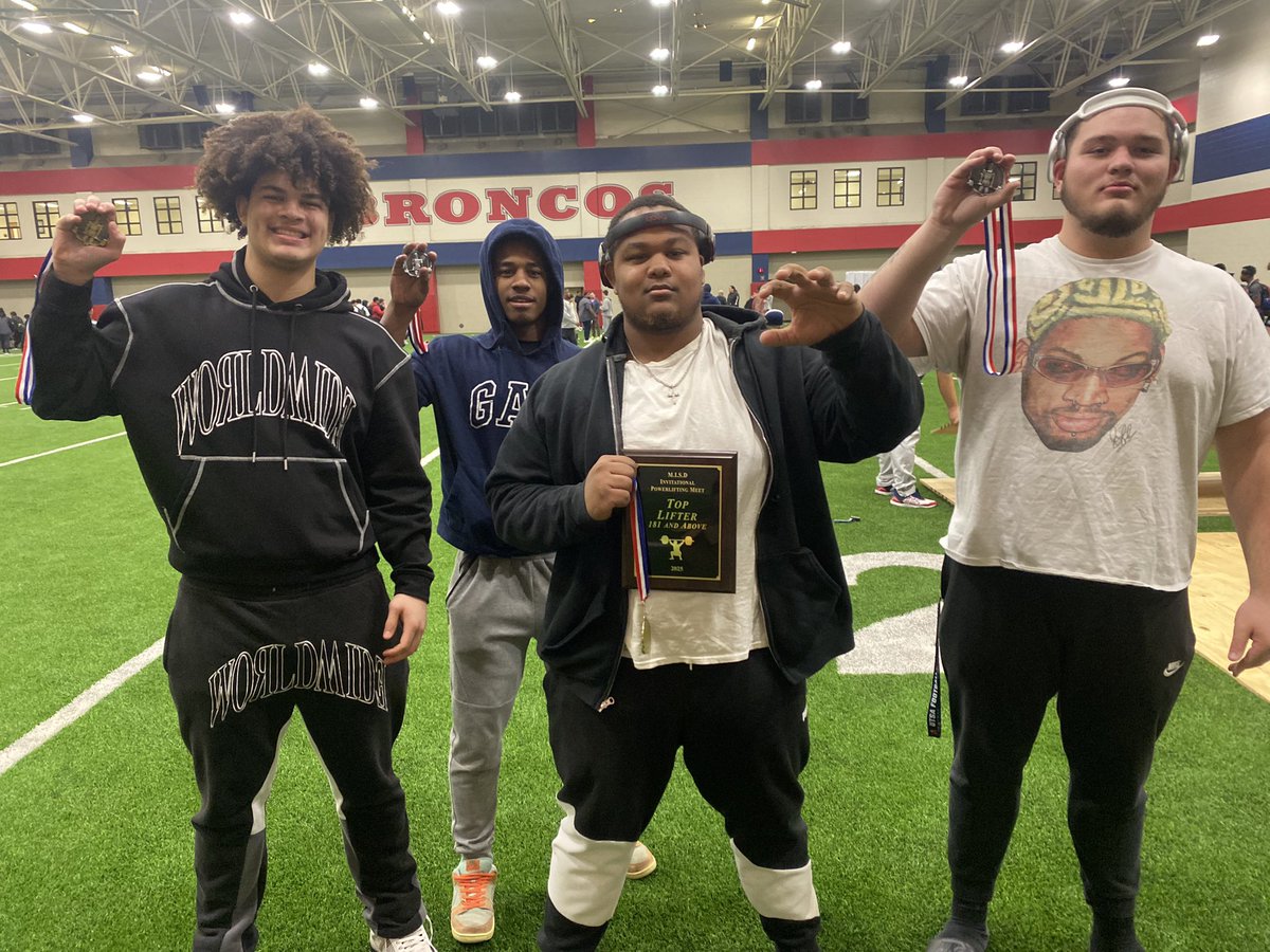 CoachJReliford's tweet photo. Braswell Powerlifting club back at it at our first Meet of the year! Big time performances with a 4th place team finish! 🏅🏋🏽‍♂️💪🏾
@BengalLifestyle
@KentLaster 
@DentonISDSports 

2nd place 165 class
1st place 220 class
2nd place 308 class
1st place 308 class and best lifter award! https://t.co/vYa6ACfyk8