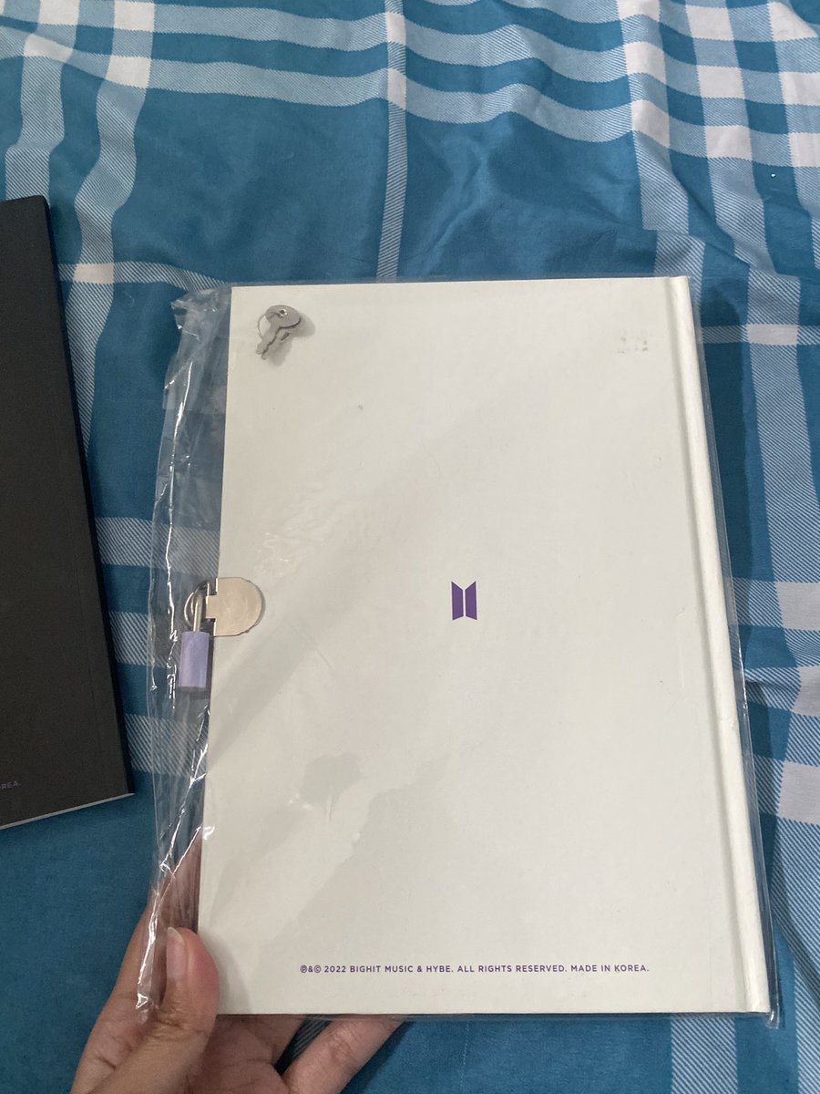 guyss ada yang mau deco book sm note book bangtan? aku jual ini tp gatau harga nya biasanya brp