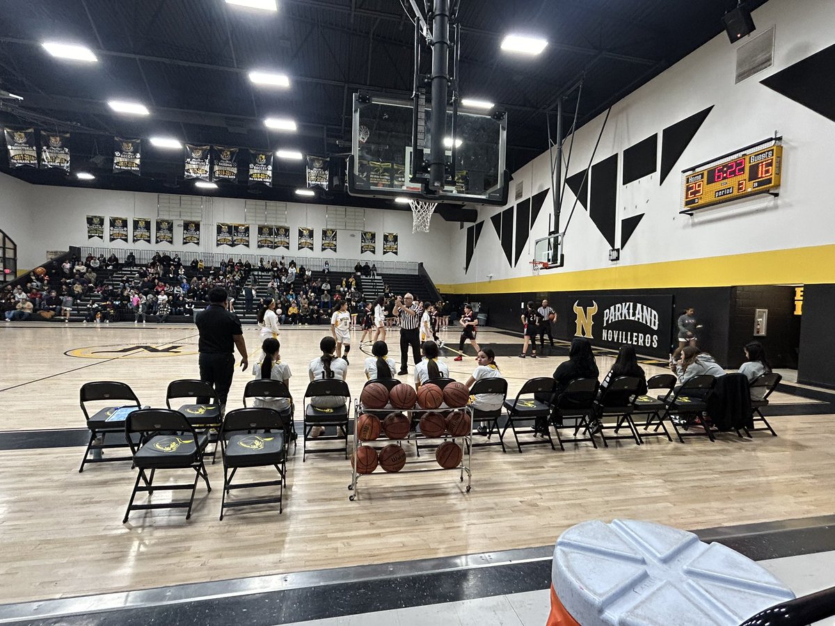 LadyMatadorsGBB's tweet image. Shoutout to our 7th and 8th grade Parkland Lady Novilleros for winning tonight! ⚫️🏀🟡🤘🏼 #oneunit #thesisterhood