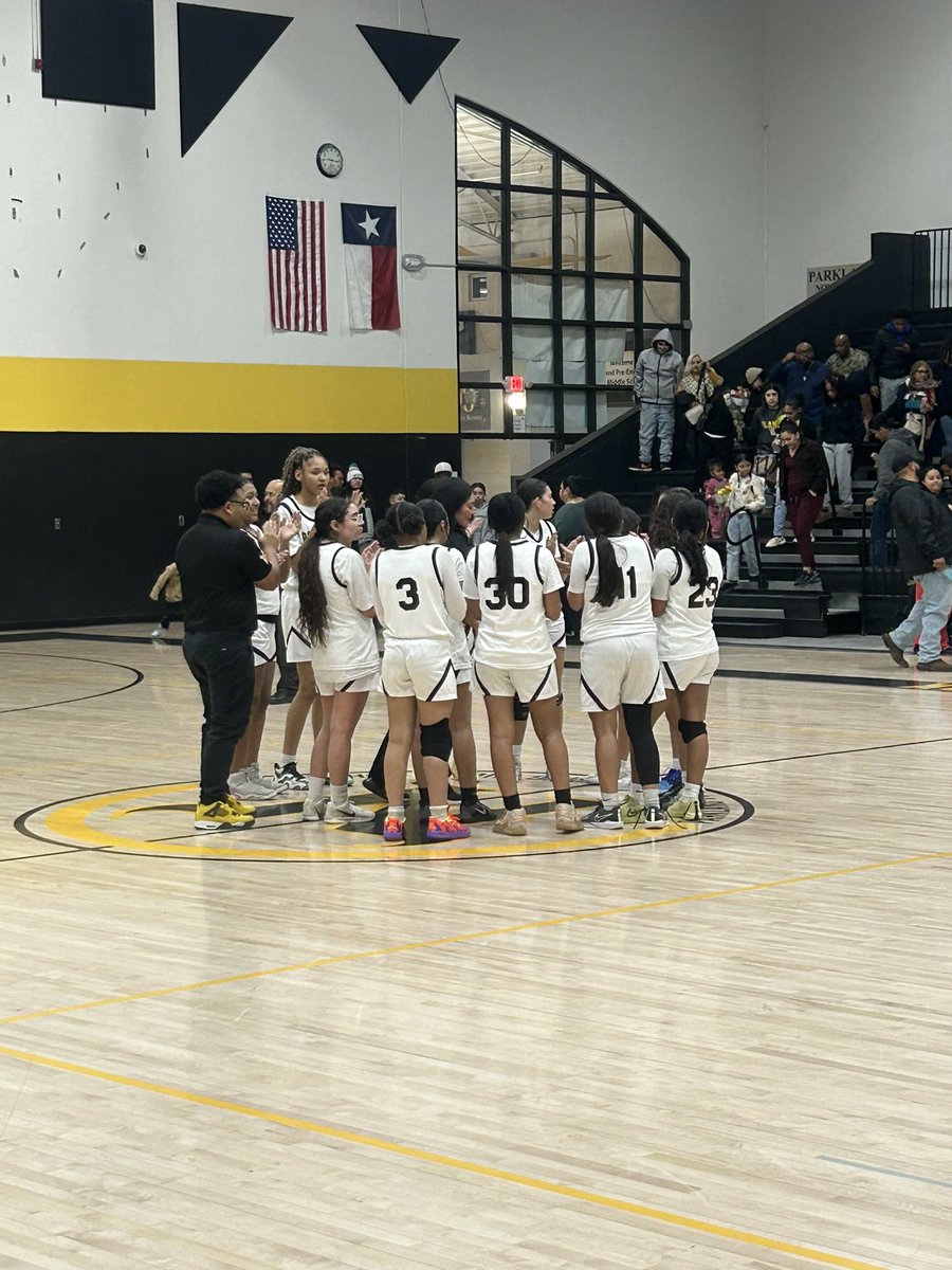 LadyMatadorsGBB's tweet image. Shoutout to our 7th and 8th grade Parkland Lady Novilleros for winning tonight! ⚫️🏀🟡🤘🏼 #oneunit #thesisterhood