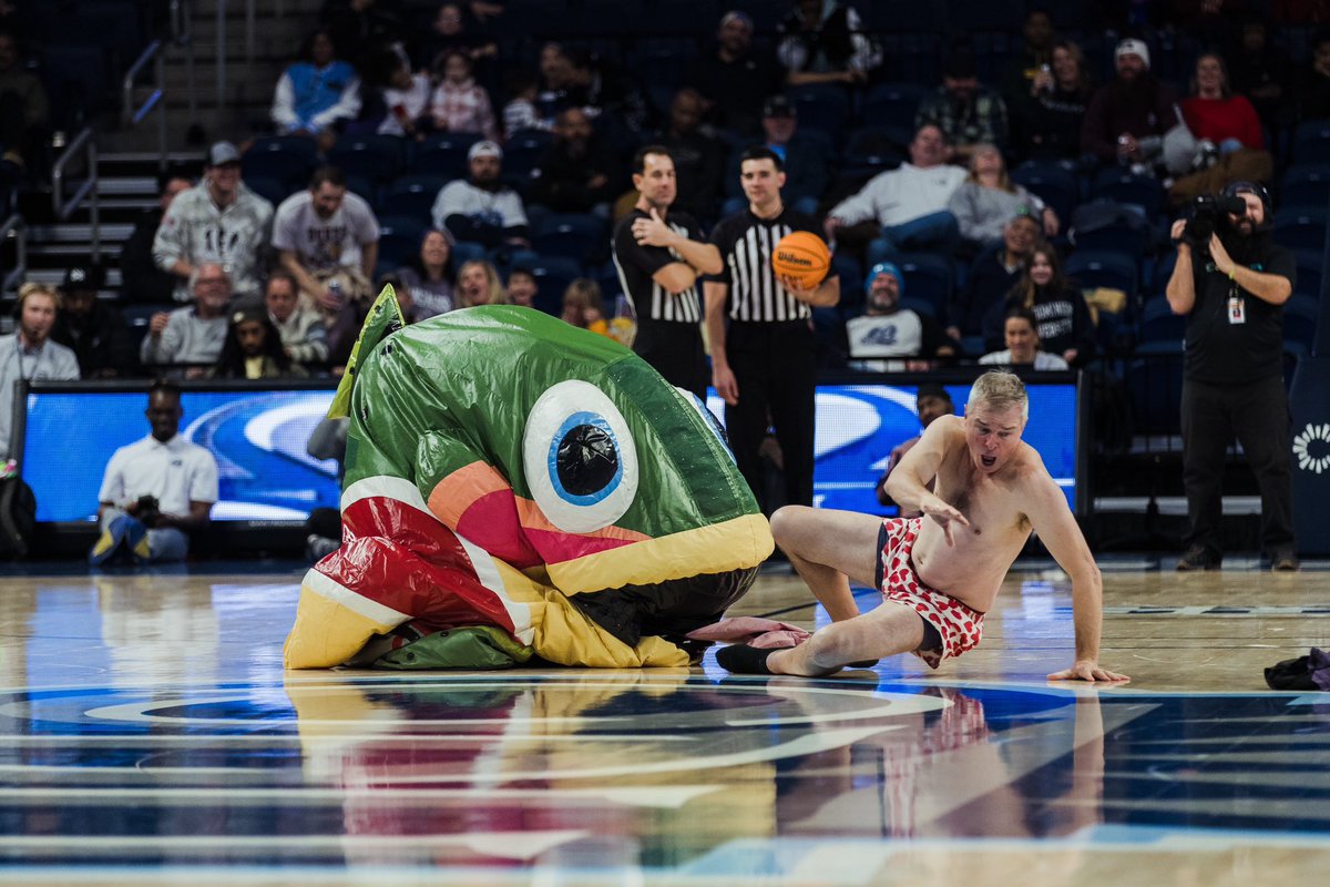 The <a href="/ZOOperstars/">ZOOperstars!</a> made an appearance at tonight’s ODU vs JMU game here in Norfolk! 📸