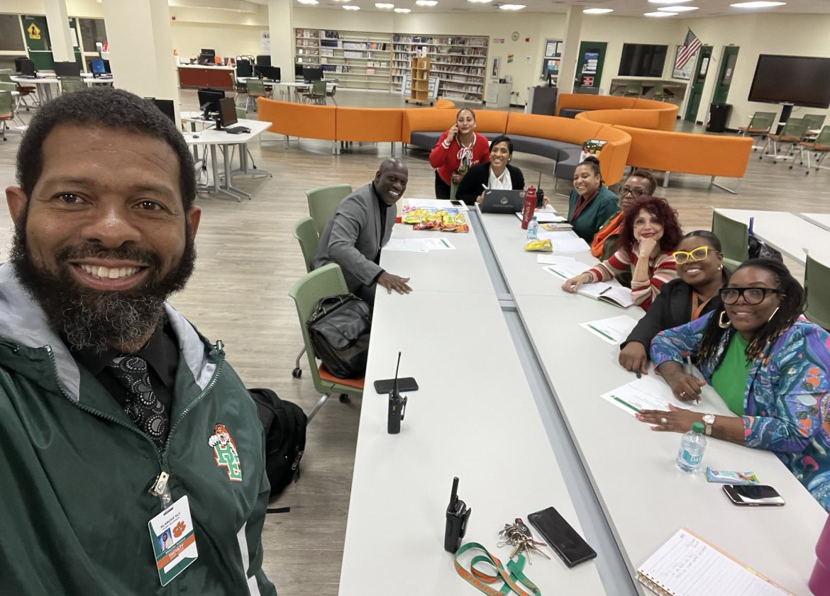 DrThelwell's tweet image. When @keeperteacher is in the building, you know LEADership is about to happen—with a lot of love and an infectious smile. Thank you Dr. Pierre-Jerome for the leadership nuggets &amp;amp; @AP_Rowe for having him at the monthly aspiring leaders meeting! #Awesomeness #TigerPride 🐅
