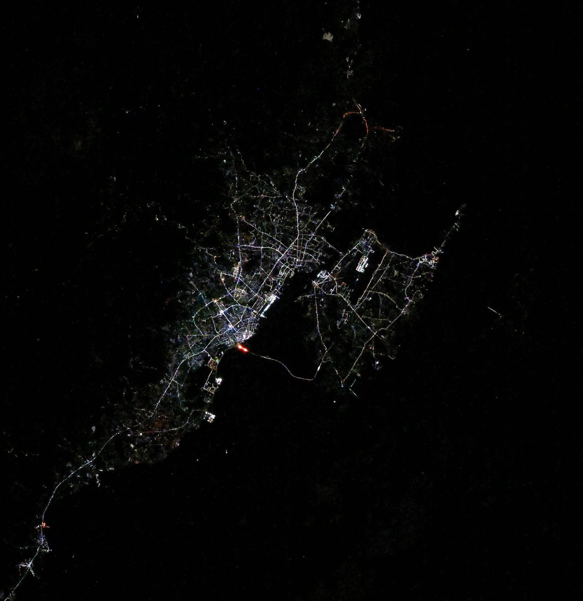 Earth Shaker PH (@earthshakerph) on Twitter photo LOOK 😯 Metro Manila and Metro Cebu, Philippines, glowing brilliantly at night as seen from the International Space Station.
Captured by astronaut Don Pettit (<a href="/astro_Pettit/">Don Pettit</a>), this stunning image was sent via email from space to his Filipino physicist friend Chris Go. 🧑🚀📧➡️🌏👱♂️ LOOK 😯 Metro Manila and Metro Cebu, Philippines, glowing brilliantly at night as seen from the International Space Station.
Captured by astronaut Don Pettit (<a href="/astro_Pettit/">Don Pettit</a>), this stunning image was sent via email from space to his Filipino physicist friend Chris Go. 🧑🚀📧➡️🌏👱♂️
