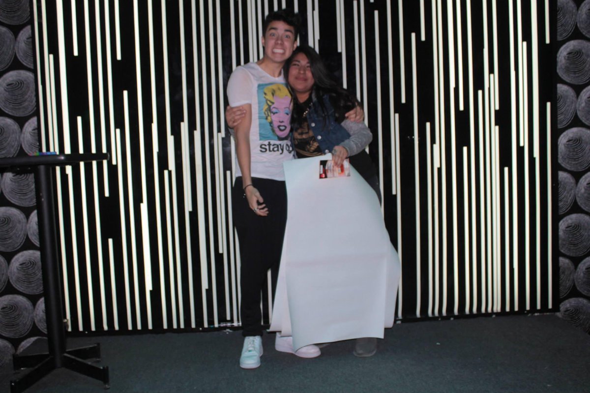 karlasaucedo_'s tweet photo. Hola mi nombre es Karla, tengo 29 años. Tengo desde el 2014 apoyando a este hombre y de ley siempre juntos ha sido una de mis canciones favs y de las más recientes “los mal acostumbre” 🙌🏼🐦‍🔥

#ACTIVACIONXMARIOB https://t.co/Qalbz1frh8