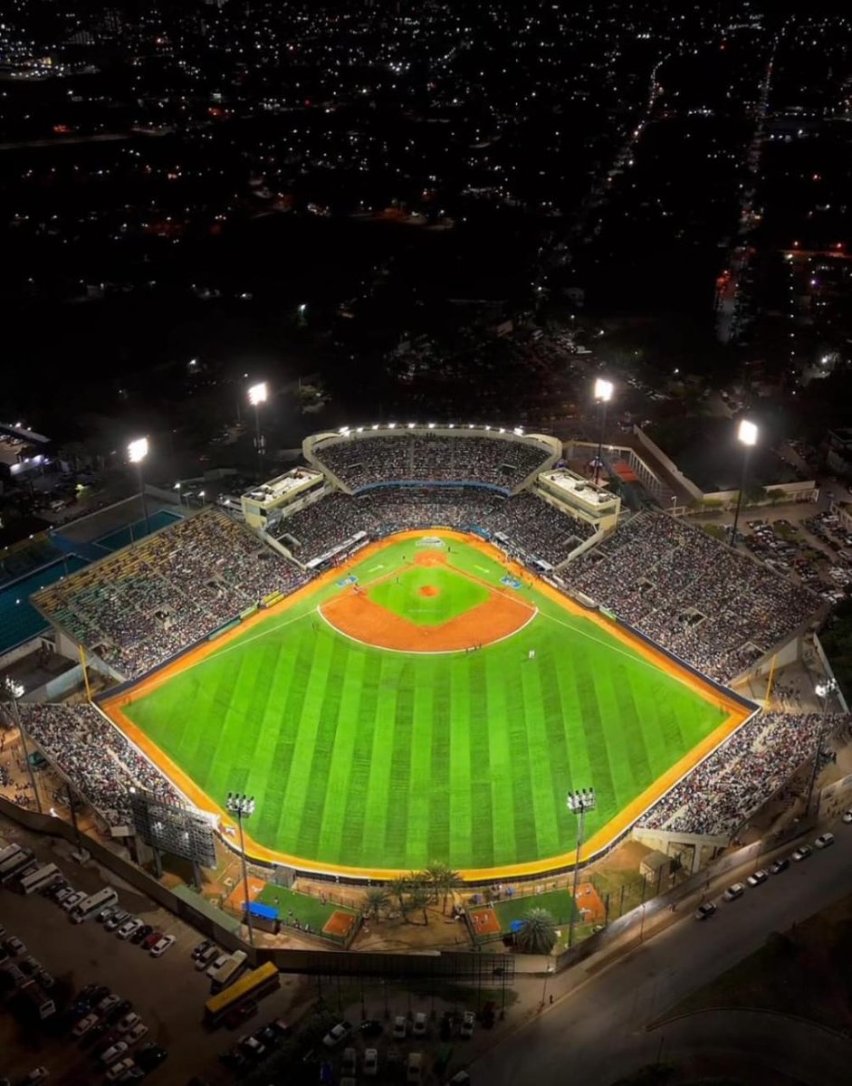 Estadio Nueva Esparta de Guatamare 🏟️ 

Margarita recibió su primer juego en una final de #LVBP

Foto para el recuerdo.