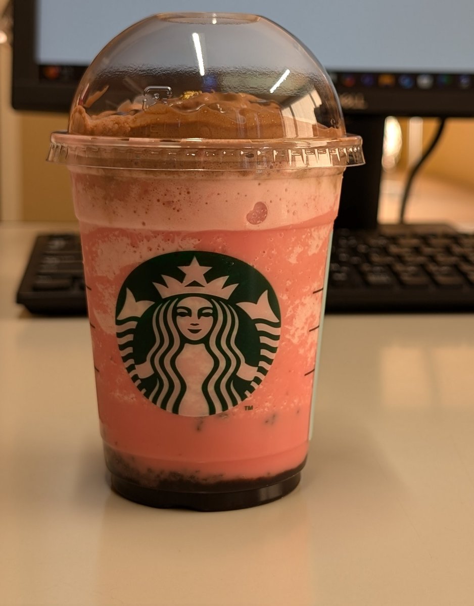 CoCo06002596's tweet photo. #ルビーショコラシンフォニーフラペチーノ 
買ってみた😊💞
チョコの甘さとベリーみたいな甘酸っぱさが美味しい〜

けど、アイスはやっぱり寒くなる😖💦
#スターバックス https://t.co/Q0RbTmAqEh