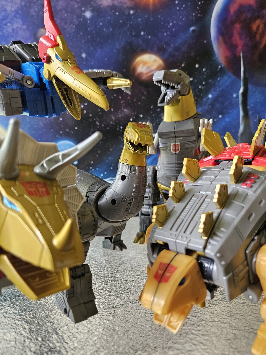 JaMegaSupreme's tweet photo. @toypixx Transformers Studio Series Dinobots #transformers #transformers86 #actionfigures #dinobots #cybertron #robotsindisguise #morethanmeetstheeye https://t.co/gMIEYoChR5