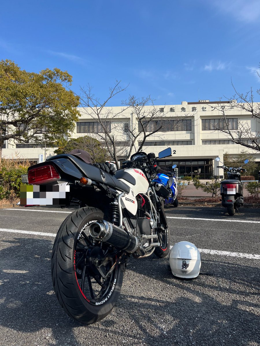 K_NAVE's tweet photo. 今日は免許更新の為、免許センターへ🪪
125cc→150cc化からETCも搭載させ、遂に初の高速ライド🛣️
短区間の走行ですが125の車体な上、150ccという走行可能ギリの排気量レベルの為、緊張〜😅💦
しかし…意外にも80km/h〜90km/hでの巡航は余裕👌
ETCの作動も完璧でした♪
凄いぜGS君👏
#gn125
#gs125 https://t.co/0U0jr26e5E