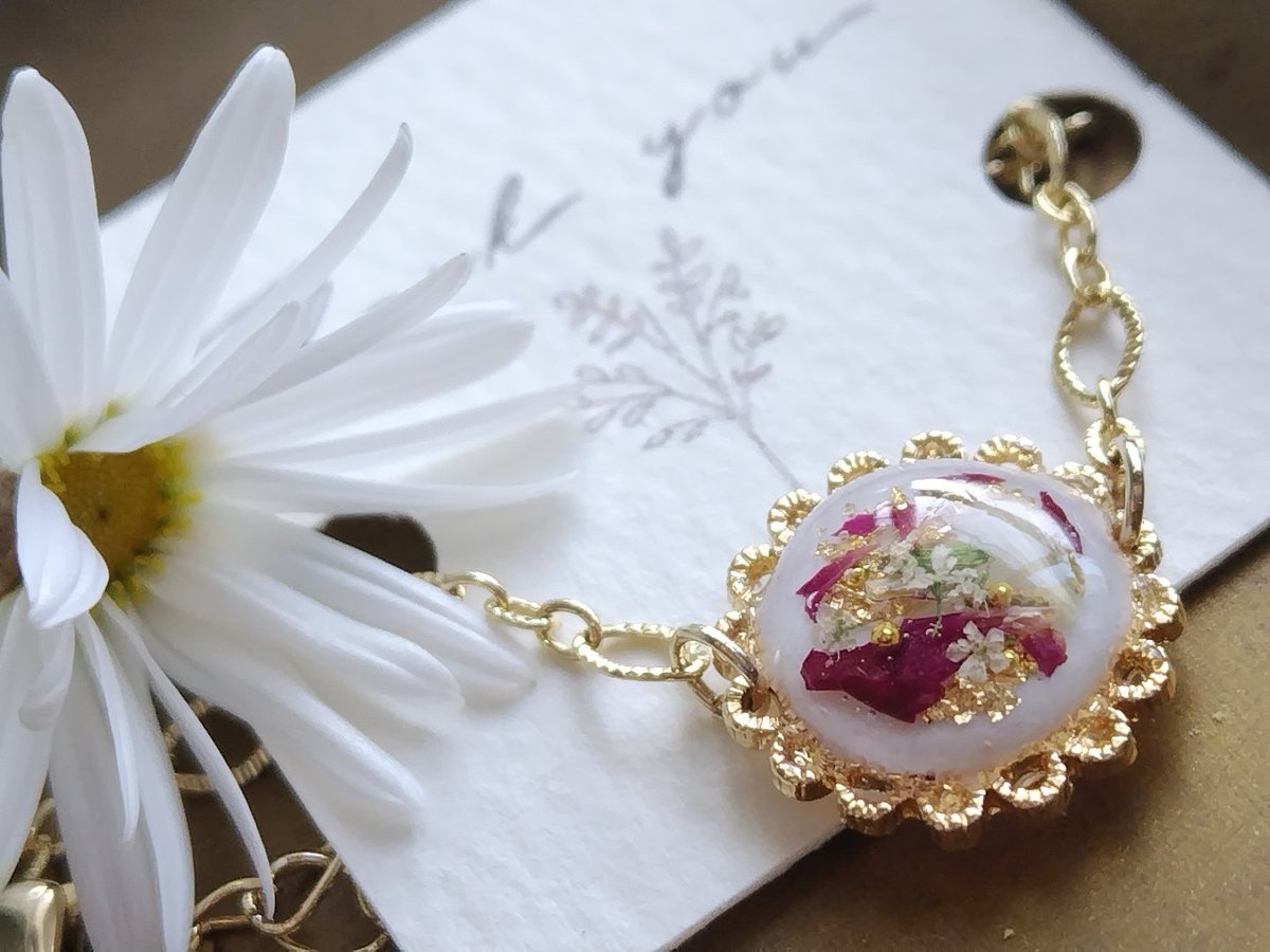 006F86VIVI's tweet photo. #シックで格好良いアイテム

カーネーションの花びらを閉じ込めた上品でクラシカルなブレスレット💐.。 https://t.co/UnS0Ch9xn3