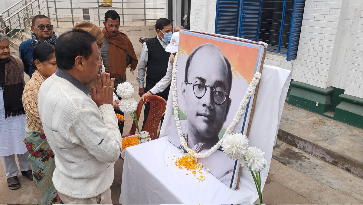 sradvbiswas's tweet photo. Flag Hoisting at Congress Bhavan and Floral Tributes to Netaji Subhash Chandra Bose on his Birth Anniversary. https://t.co/nm7lpXKC0i