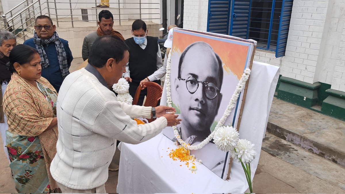 sradvbiswas's tweet photo. Flag Hoisting at Congress Bhavan and Floral Tributes to Netaji Subhash Chandra Bose on his Birth Anniversary. https://t.co/nm7lpXKC0i