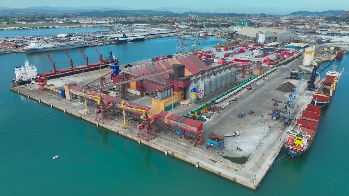 ⚓️🗓️Anímate a conocer el #PuertodeSantander a través de nuestro programa de visitas

Serán los primeros miércoles de cada mes a las 10:30 horas, con salida desde la Estación Marítima

Actividad gratuita

Información e inscripciones en: puertosantander.es/es/visitas

#APS #puertociudad