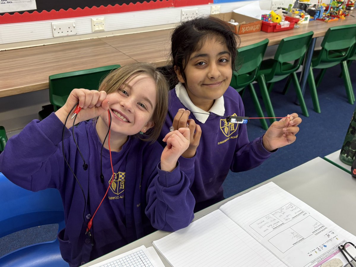 ivingswood's tweet image. Year 5 had a great science lesson yesterday! We learned about electrical conductors and insulators and tested lots of materials we found in the classroom to see which category they fit into! We loved getting hands-on with our learning! #science #circuits #teamwork